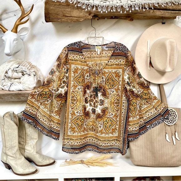 Anthropologie Tops - Anthropologie Fig & Flower boho blouse Gypsy southwestern vibe w bell sleeves